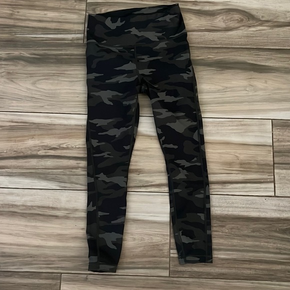 Athleta Ultimate 7/8 stash tight - Picture 1 of 5